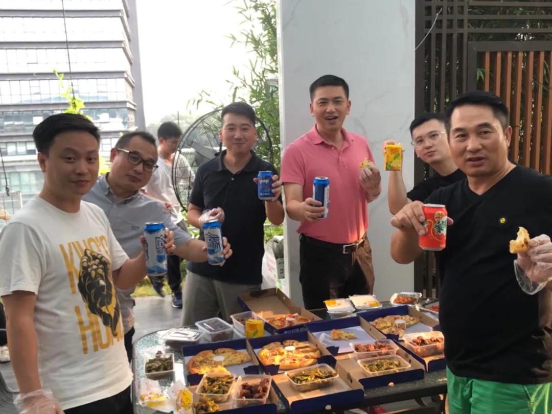 自由活動馍逗，吃喝走起冻找！