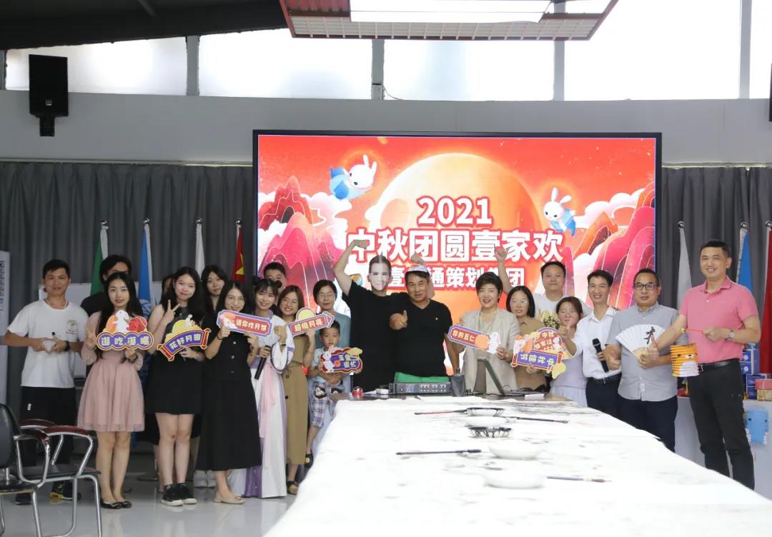 壹串通大家庭合照